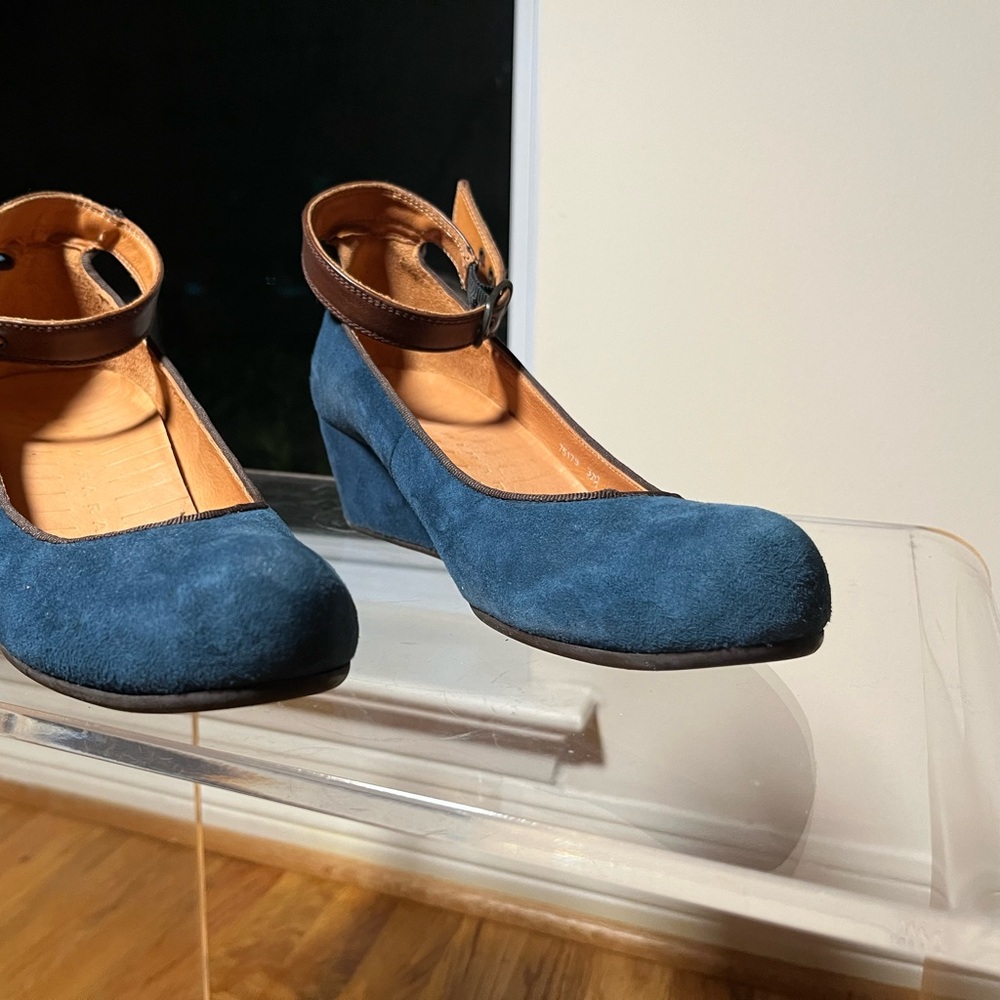 Chie Mihara Blue Suede Wedge Shoes with Ankle Strap Size EU 37.5 (US 7-7.5)
